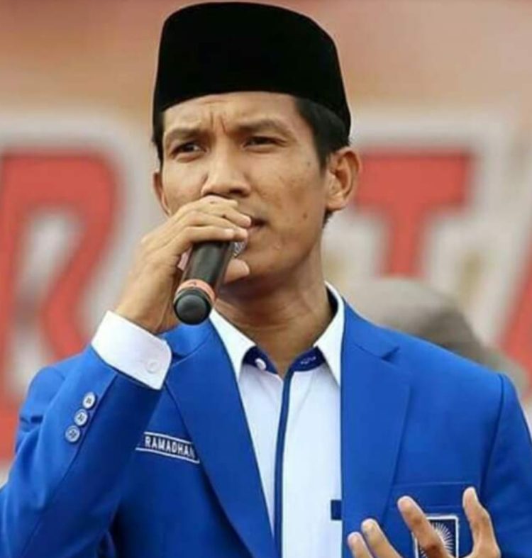 Safari Ramadhan, Sang Politisi Surau