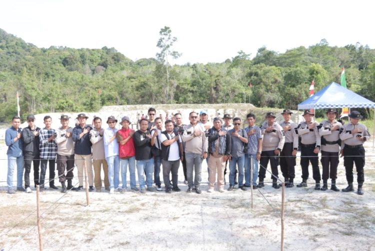 Polres Lingga Ajak Wartawan Latihan Menembak
