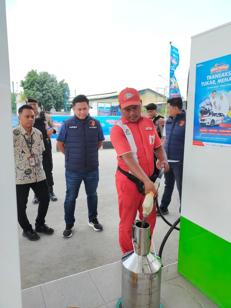 Jelang Lebaran, Polresta dan Disdagperin Kabupaten Pati Lakukan Pengecekan Takaran SPBU dan SPBE