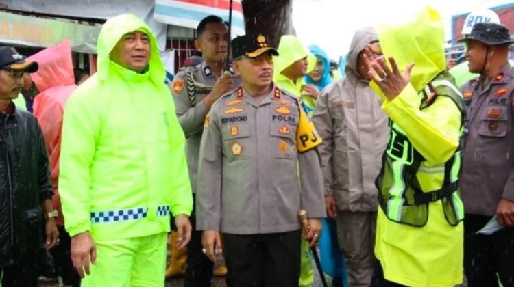 Kapolda Sumbar Intruksikan Jajaran Bantu Warga Terdampak Banjir