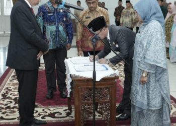 Lantik 65 Kepala SMA-SMK, Gubernur Mahyeldi Ansharullah: Raih Prestasi Bermutu yang Diperhitungkan Nasional dan Internasional