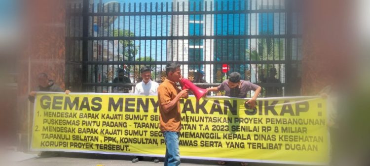 Pembangunan Puskesmas Pintu Padang Diduga Korupsi Rp 8 Miliar, Massa GEMAS Desak Kajati Sumut Periksa Kadis Kesehatan Tapsel