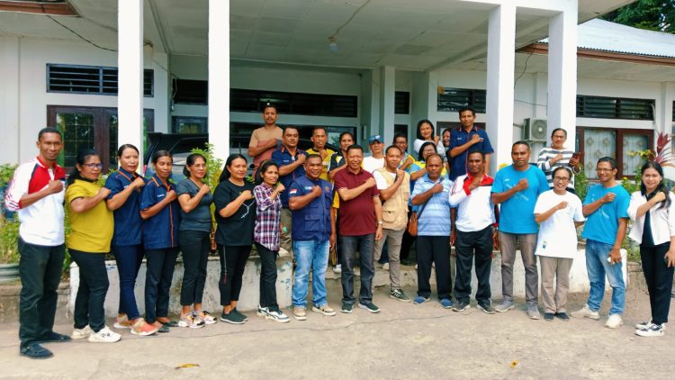 Kepala Dinas PKO Kabupaten Sikka Bersama Staf Ikuti Pemeriksaan Kesehatan Berkala