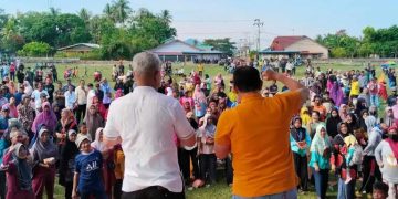 Bakti Lubis-Raja Bakhtiar Sapa Warga di Tiga Kecamatan Karimun