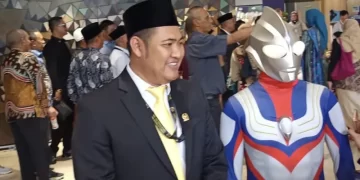 Kontroversi Kostum Ultraman Anggota DPR Jamaludin Malik