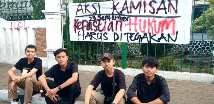 Gelar Aksi Kamisan, Mahasiswa Desak Polisi Ungkap Dalang Kematian Yadi Supriyadi Korban Kerusuhan di DPRD Lebak