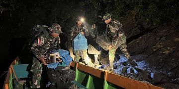 Satgas Yonarmed 11 Kostrad Gagalkan Penyelundupan Ratusan Kaleng Miras di Perbatasan