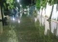 Banjir Rob Genangi Rumah Warga di Pesisir Pantai Padang