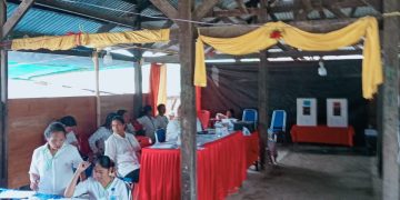 Pemilih dan Petugas di TPS 01 Desa Koanara, Kecamatan Kelimutu Semangat Sukseskan Pilkada