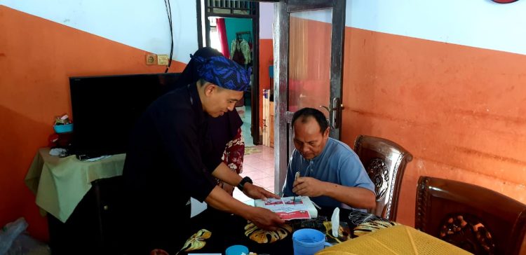KPPS-TPS Kecamatan Rangkasbitung Jemput Bola Pemilih Sakit di Pilkada 2024