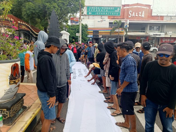 Demo di Pendopo, Warga Desa Lenggenharjo Kembali Tuntut Kejelasan Dampak Limbah B3 PT New Ramon Star