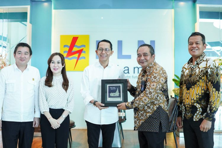 Dikunjungi Amsakar-Claudia, PLN Batam Jamin Listrik Aman saat Natal dan Tahun Baru