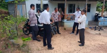 Sekcam Moro Melayat ke Rumah Duka Korban Kapal Tenggelam