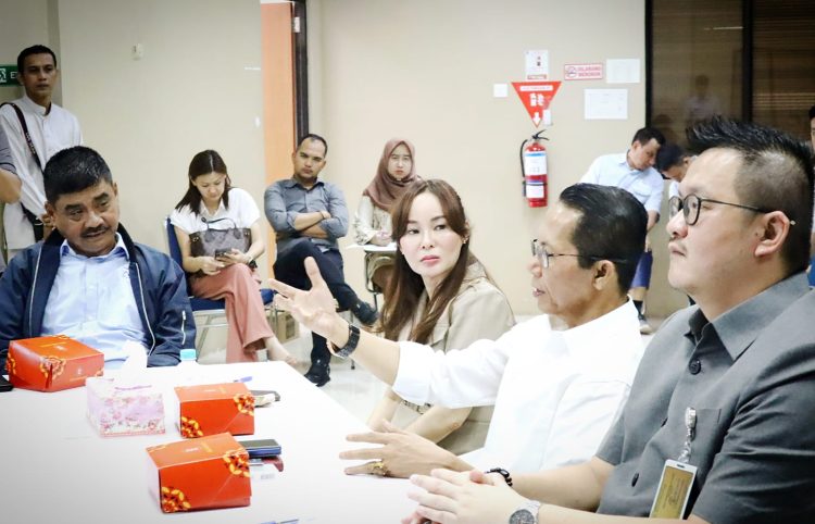 Persoalan Air Kerap Dikeluhkan Masyarakat, Amsakar-Li Claudia Bertemu Jajaran PT ABH