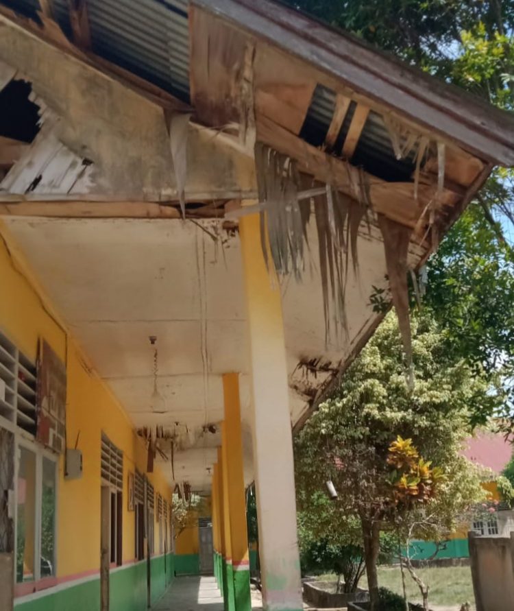 Kondisi Gedung SMP Negeri Satap 10 dan SD Negeri 57 Kasang Melintang Memprihatinkan