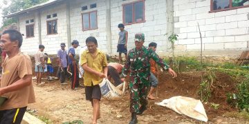 Babinsa Kodim 0603 Lebak Turun Langsung Goro Bersama Warga Narimbang Mulya