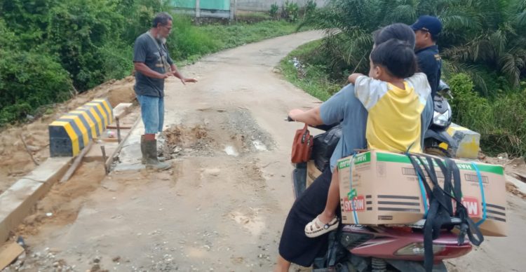 Baru Dibangun Coran Lantai Box Culvert  Sudah Rusak Parah, Warga Mandiangin Pasar Ancam Geruduk PUPR