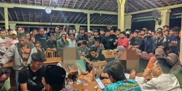 Kades Tanjungrejo Digerebek Warga, Dituding Kumpul Kebo dan Menghamili Janda