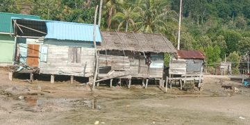 Pemberian Bantuan Bencana untuk Warga di Desa Sanglar Pilih Kasih