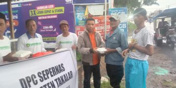 Serikat Pers Reformasi Nasional DPC Takalar Berbagi Takjil di Bulan Ramadhan