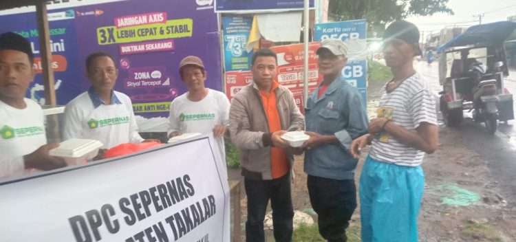 Serikat Pers Reformasi Nasional DPC Takalar Berbagi Takjil di Bulan Ramadhan