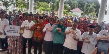 Bupati Takalar Salurkan Bantuan untuk Masyarakat Kurang Mampu dan Paket Ramadhan bagi Petugas Kebersihan