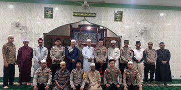 Perkuat Silaturahmi dengan Masyarakat, Polres Karimun Gelar Tarawih Keliling