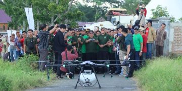  Dukung Swasembada Pangan, Bupati Takalar Didampingi Wabup Launching Penggunaan Drone Sprayer
