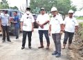 Bupati Simalungun Tinjau Kegiatan Pengerasan Jalan Penghubung Dolok Ilir ke Laras Kecamatan Bandar Huluan