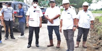 Bupati Simalungun Tinjau Kegiatan Pengerasan Jalan Penghubung Dolok Ilir ke Laras Kecamatan Bandar Huluan