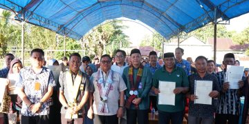 Serahkan Sertifikat Tanah Redistribusi, Bupati Takalar Berharap dapat Memberikan Kesejahteraan untuk Masyarakat.