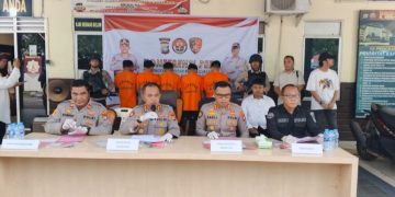 Kapolresta Barelang Pimpin Konferensi Pers Pengungkapan Curanmor di Sagulung, Lima Tersangka Diamankan