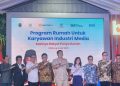Ketum PWI pusat Hendry Ch Bangun Dampingi Menteri KKP dan Menkominfo Serahkan Kunci Rumah Subsidi untuk Wartawan