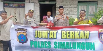 Kapolsek Tanah Jawa Gelar Jumat Berkah, Bagikan Sembako dan Perkuat Kedekatan dengan Masyarakat