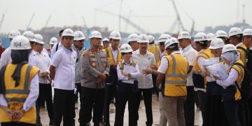 4 STS Crane Baru Dorong Kapasitas dan Kemandirian Pelabuhan Batu Ampar