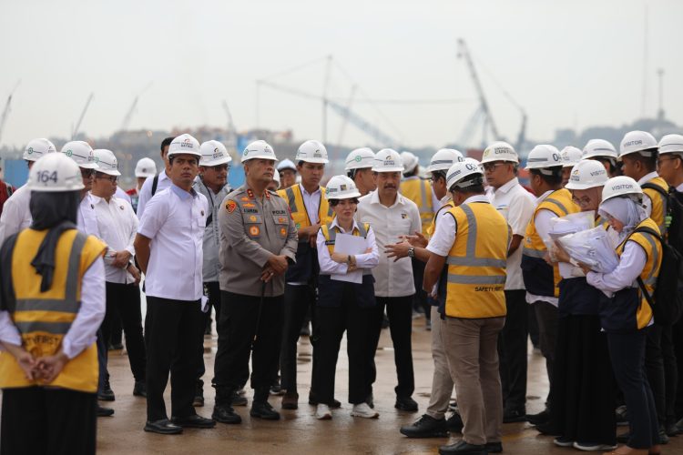 4 STS Crane Baru Dorong Kapasitas dan Kemandirian Pelabuhan Batu Ampar