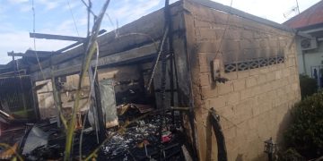Diduga Karena Korsleting Listrik, Lima Ruko Satu Mobil dan Sepeda Motor Ludes Terbakar di Padang
