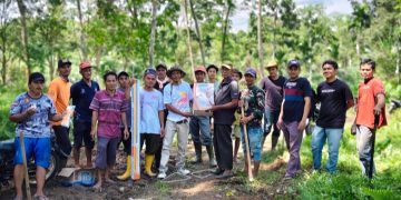 Warga Dusun Panambean, Kecamatan Tapian Dolok Lanjutkan Gotong Royong Buka Akses Jalan