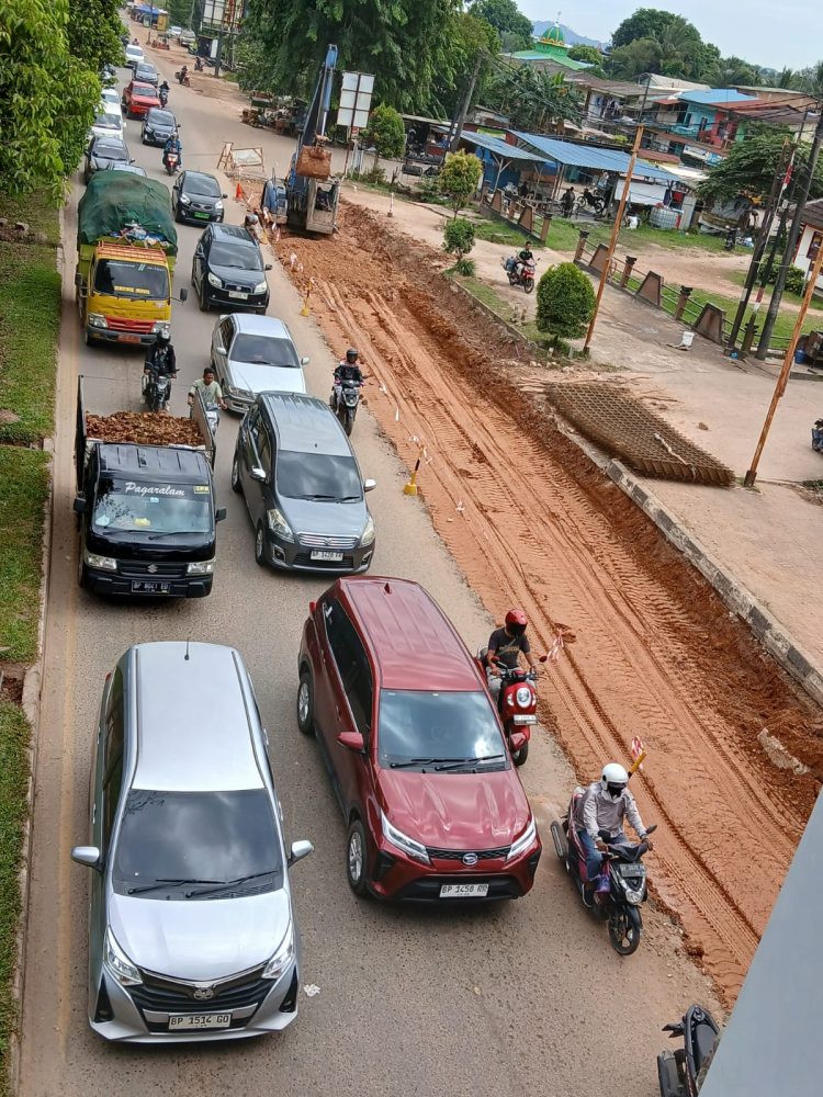 Tindaklanjuti Laporan Masyarakat, BP Batam Lakukan Perbaikan Jalan Letjen Suprapto SP Plaza