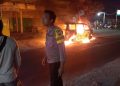 Polsek Pucakwangi Gerak Cepat Atasi Kebakaran Mobil Suzuki APV, Dua Penumpang Berhasil Diselamatkan