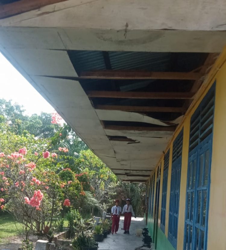 Puluhan Tahun Tak Tersentuh Renovasi, Gedung SDN 158/VII Taman Dewa Sarolangun Rusak Parah