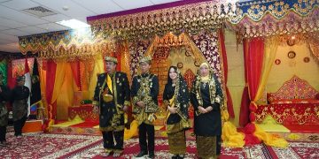 LAM Kepri Kota Batam Tabalkan Gelar Adat kepada Amsakar – Li Claudia