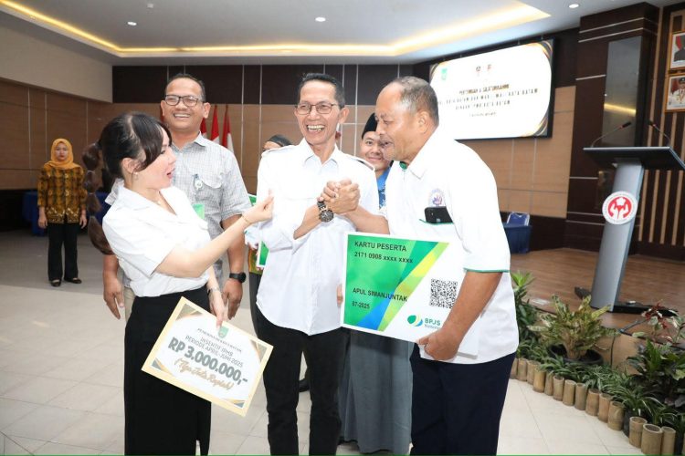 Amsakar – Li Claudia Apresiasi Peran Tokoh Agama, Serahkan Insentif untuk 370 Pendeta Menetap di Batam