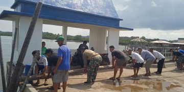 Pos TNI AL Desa Sugi Gelar Bakti Sosial, Perbaiki Fasilitas Pelabuhan Umum