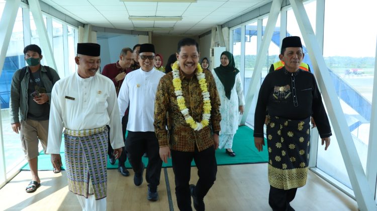 Jehezkiel Devy Sudarso Resmi Bertugas Sebagai Kajati Kepri, Siap Tegakkan Hukum secara Profesional, Humanis, dan Berkeadilan