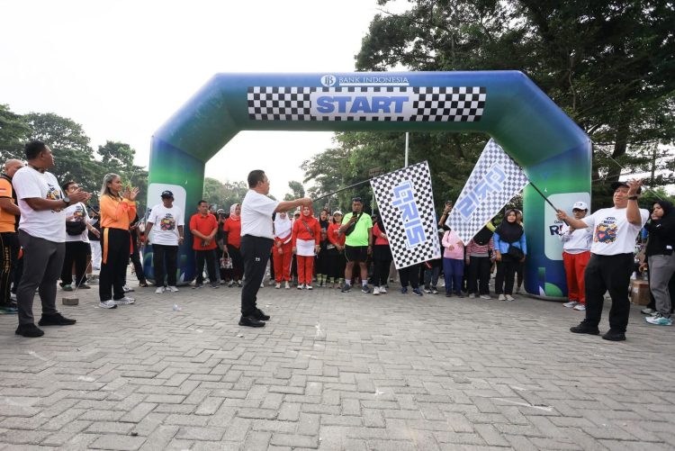 Wesly Jalan Santai dan Senam Bersama Warga di CFD WEBS KPw BI Pematangsiantar