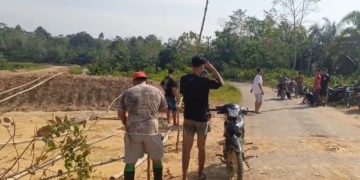 Karang Taruna Petiduran Blokir Jalan Produksi PT Inti Tirta, Tuntut Kesempatan Kerja Lokal
