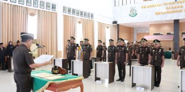 Lantik Pejabat Baru Kejati Kepri dan Empat Kajari, Devy Sudarso Tekankan Jabatan Tinggi Butuh Kebijaksanaan Tinggi