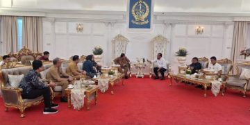 Gubernur, Bupati Takalar, dan Direktur PT Huadi Bahas Penanganan Abrasi Pesisir Galesong hingga Marbo