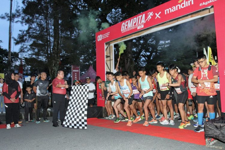 Wesly Lepas Peserta Gempita Kemerdekaan Run ‘Agak Lari Kelen’